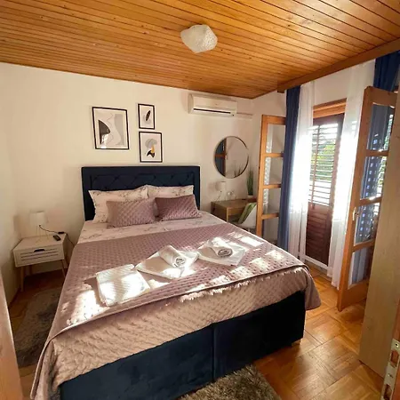Apartman Capers *